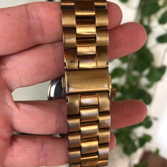 Michael Kors gold watch - Picture 2 of 5